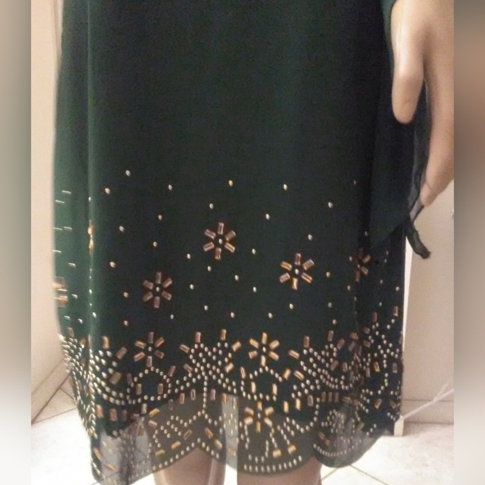 BNWOT Elegant Green Chiffon Dress BY BOUTIQUE W/ GOLD RHINESTONES PTP 20-21 - Picture 2 of 6